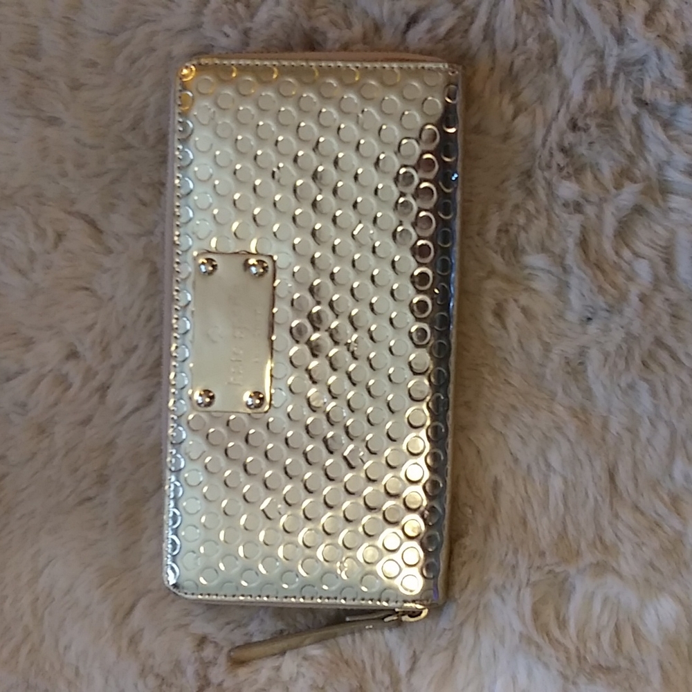 VGUC Kate Spade gold expandable wallet.